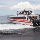 D'Camel arrives at Nusa Lembongan beach