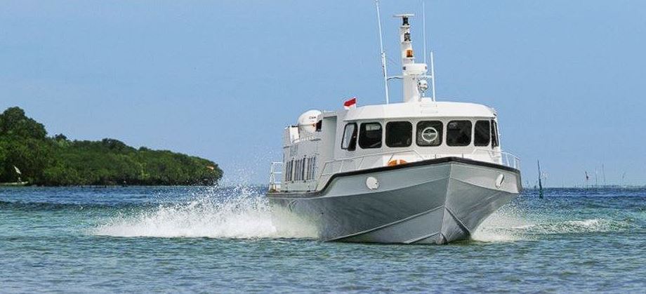 Eka Jaya fast boat Serangan to Gili