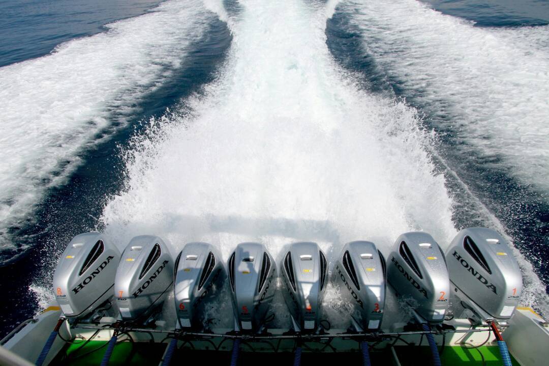 Wahana Gili ocean fastboat engines