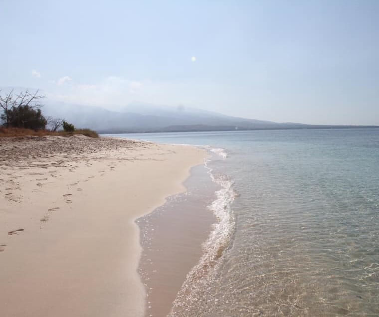 empty beach Lembongan corona