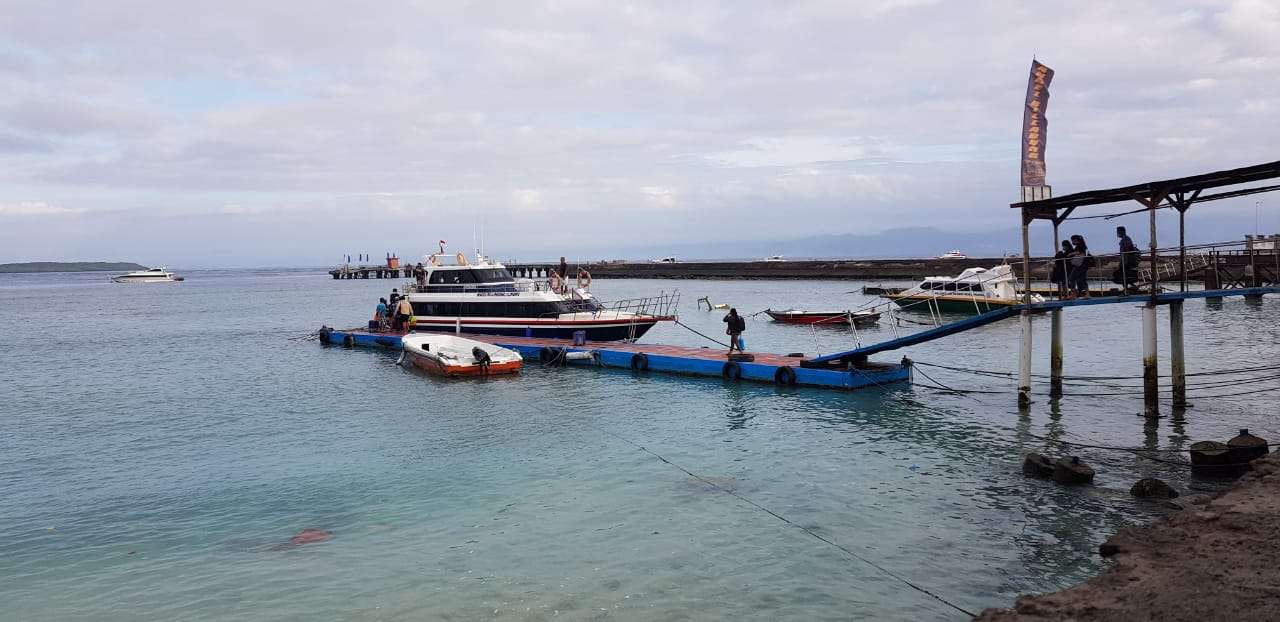 Angel Billabong boat